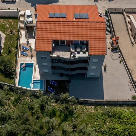 Apartments Karlo โปดสตรานา ภายนอก รูปภาพ