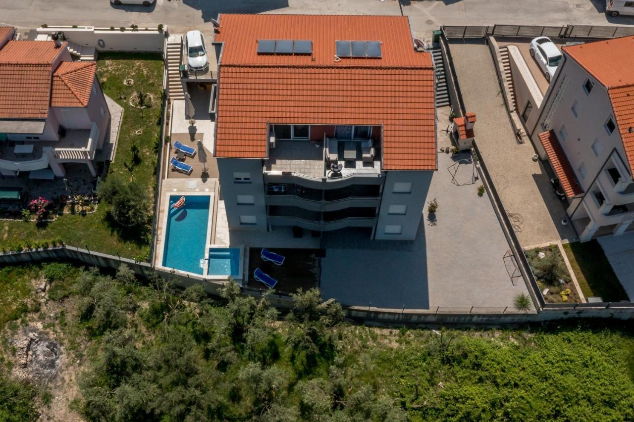 Apartments Karlo โปดสตรานา ภายนอก รูปภาพ