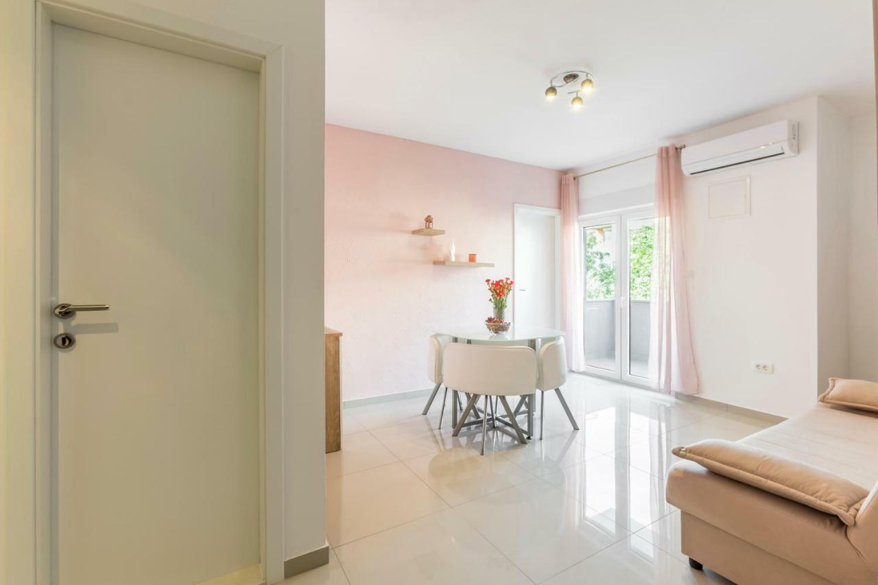 Apartments Karlo โปดสตรานา ภายนอก รูปภาพ