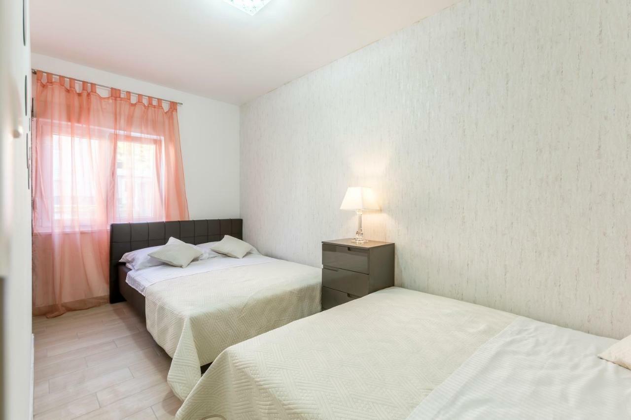 Apartments Karlo โปดสตรานา ภายนอก รูปภาพ