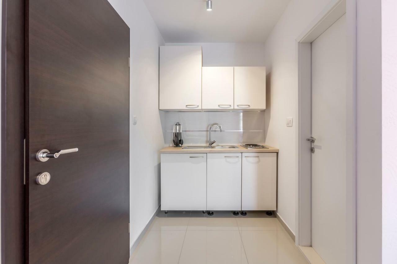 Apartments Karlo โปดสตรานา ภายนอก รูปภาพ