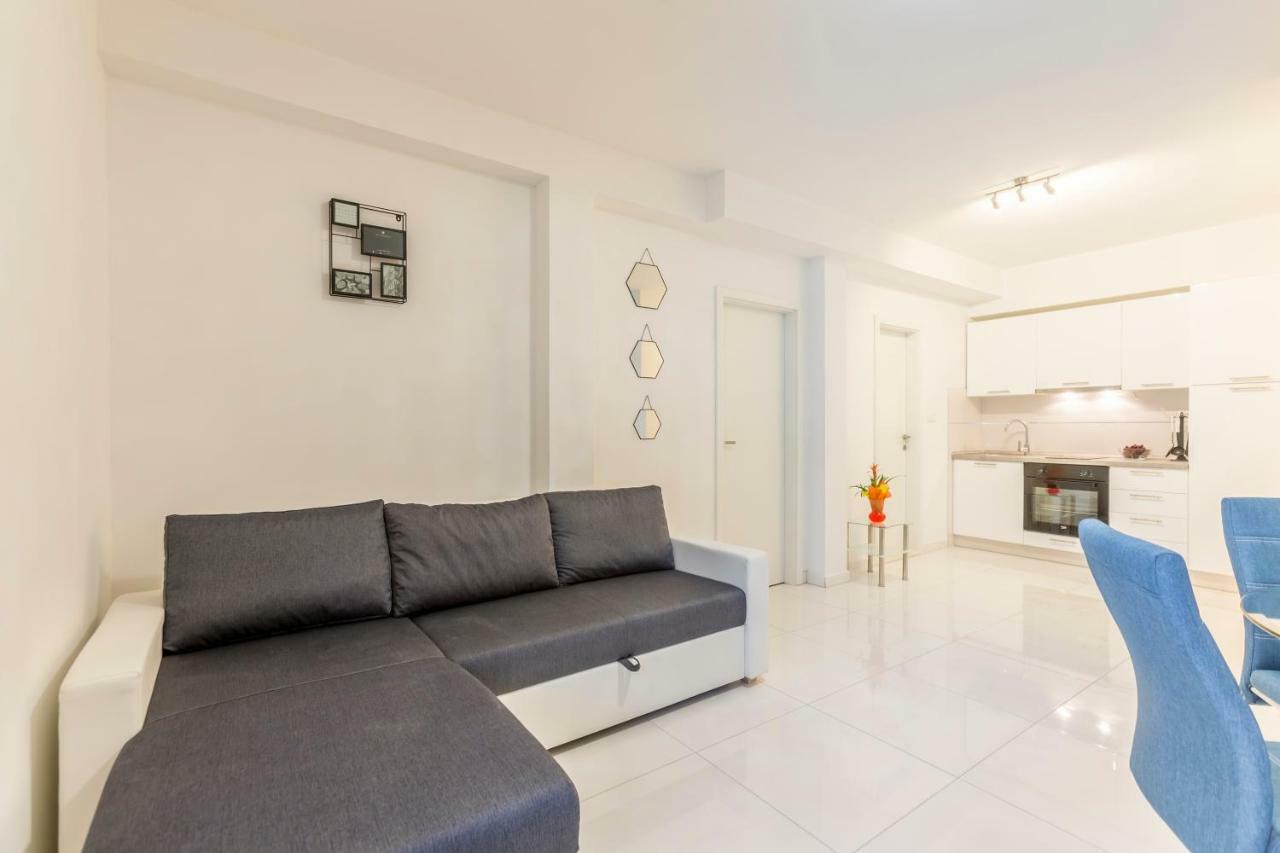 Apartments Karlo โปดสตรานา ภายนอก รูปภาพ