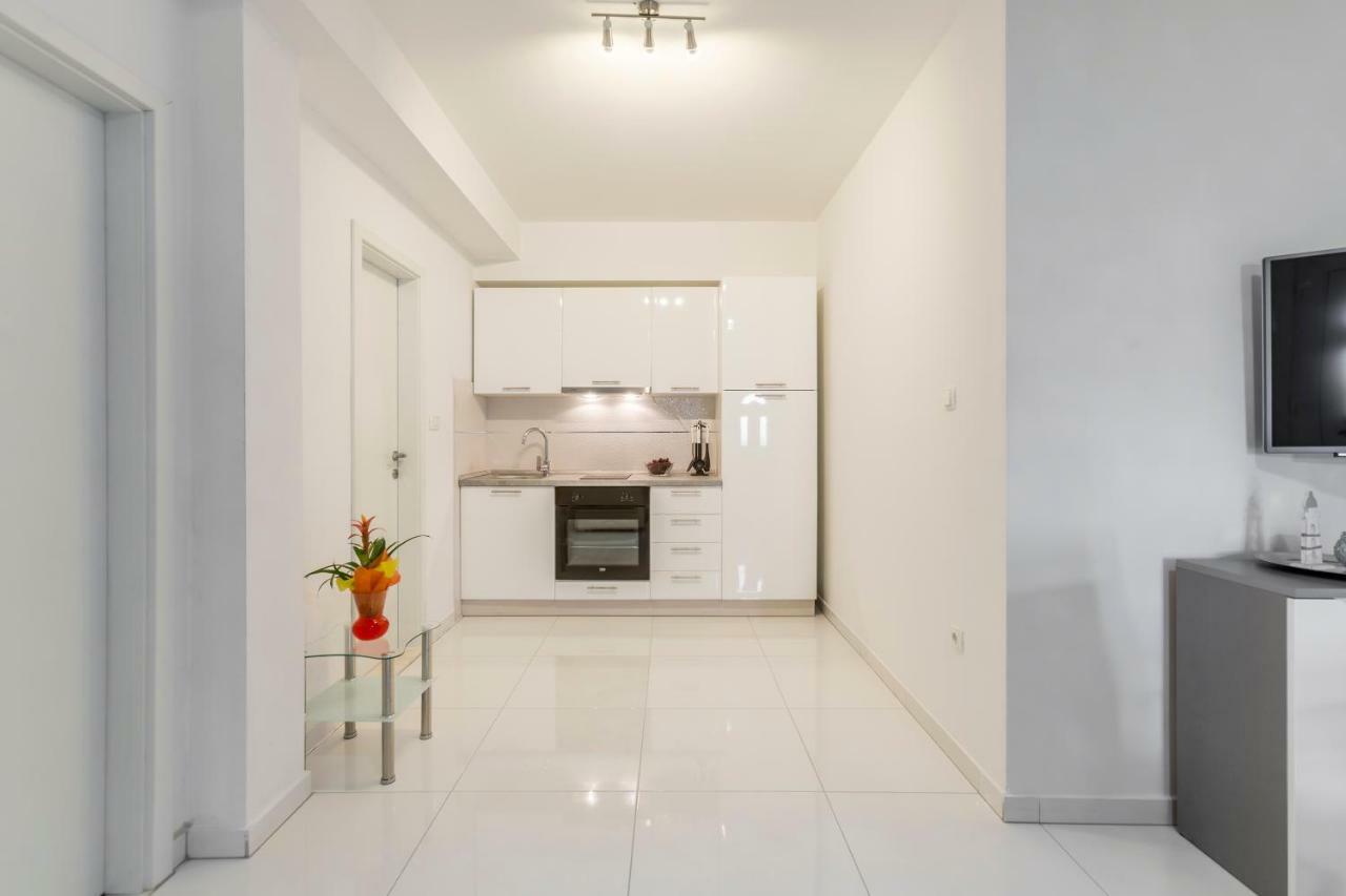 Apartments Karlo โปดสตรานา ภายนอก รูปภาพ