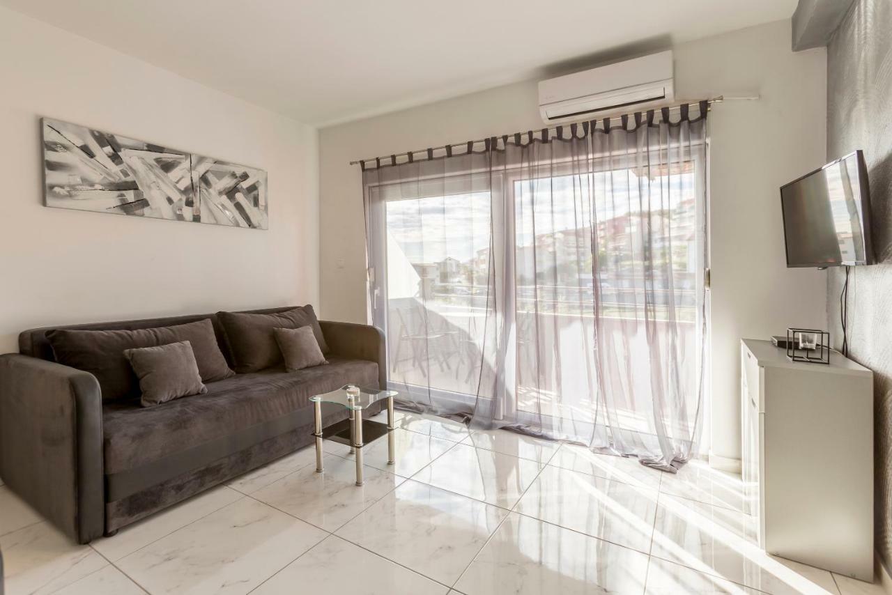 Apartments Karlo โปดสตรานา ภายนอก รูปภาพ