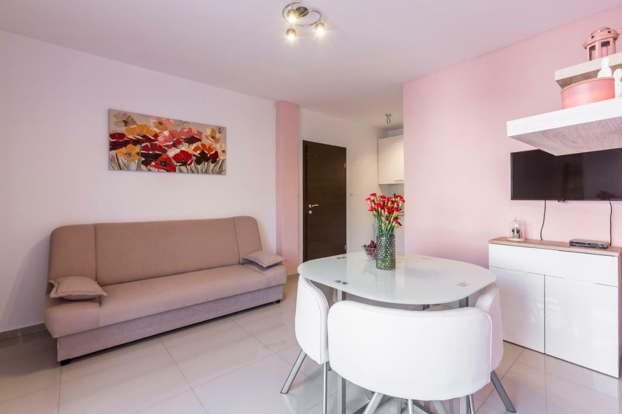 Apartments Karlo โปดสตรานา ภายนอก รูปภาพ