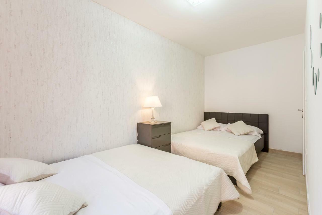 Apartments Karlo โปดสตรานา ภายนอก รูปภาพ