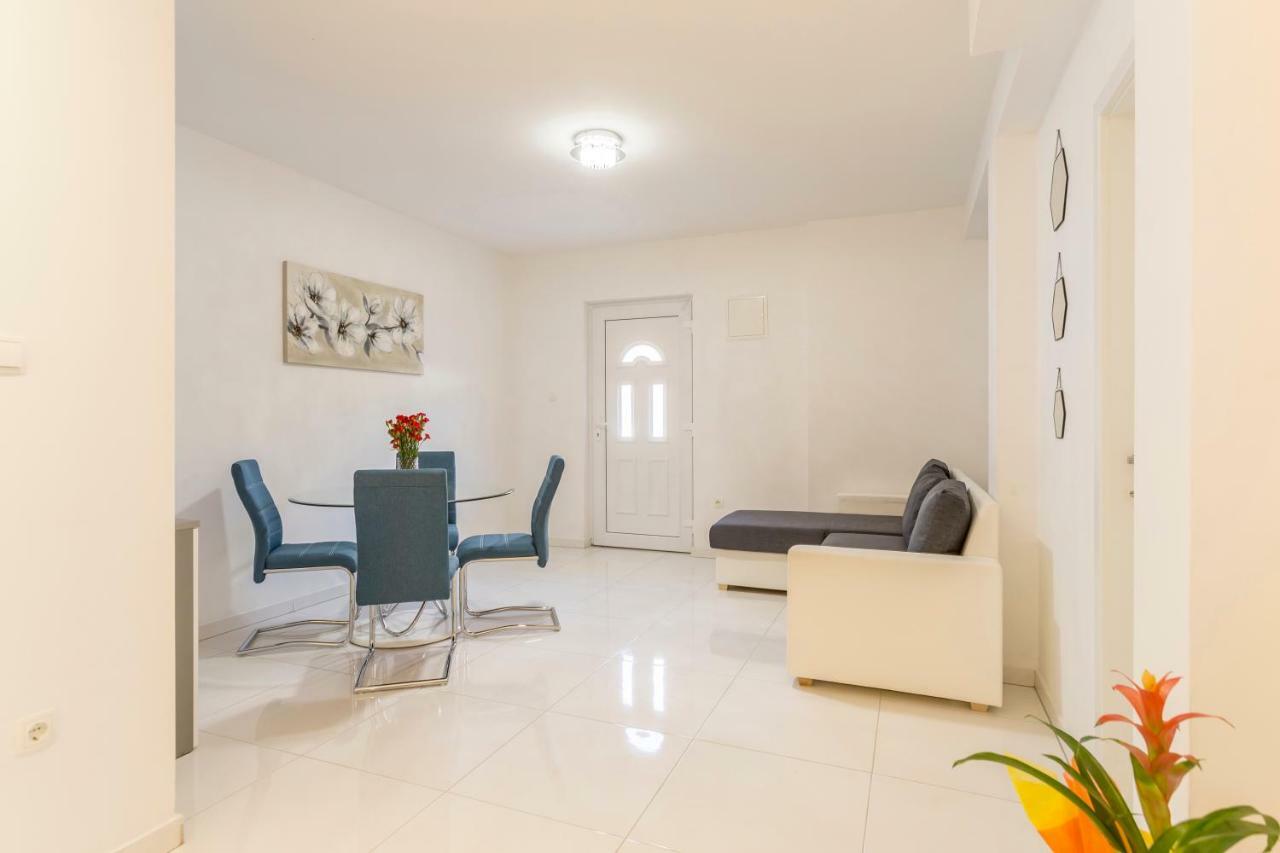 Apartments Karlo โปดสตรานา ภายนอก รูปภาพ